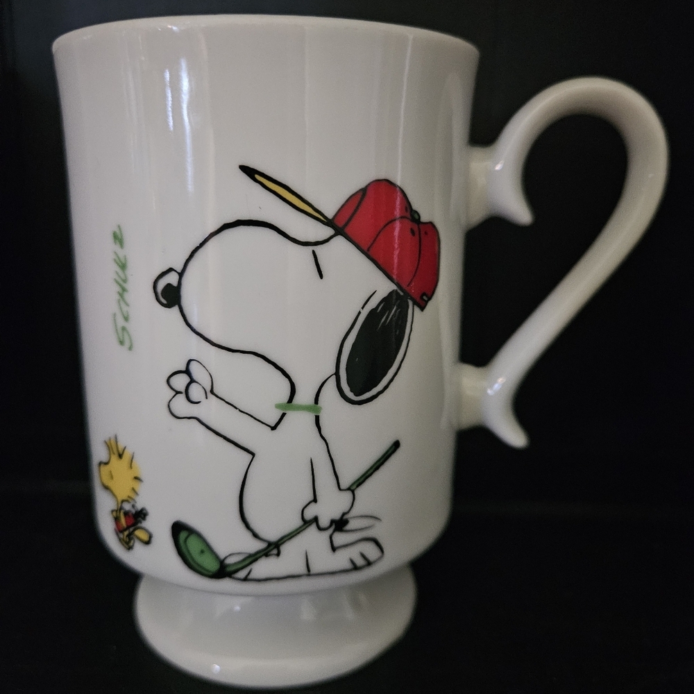 Vintage 1965 Peanuts Snoopy and Woodstock Footed Golf Mug. 4.25"